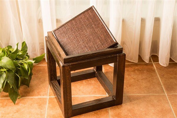 Japanese Antique Wooden Stool Chair Paulownia Wood Small Asian Traditional Furniture Living Room Portable Low Stand Stool Design